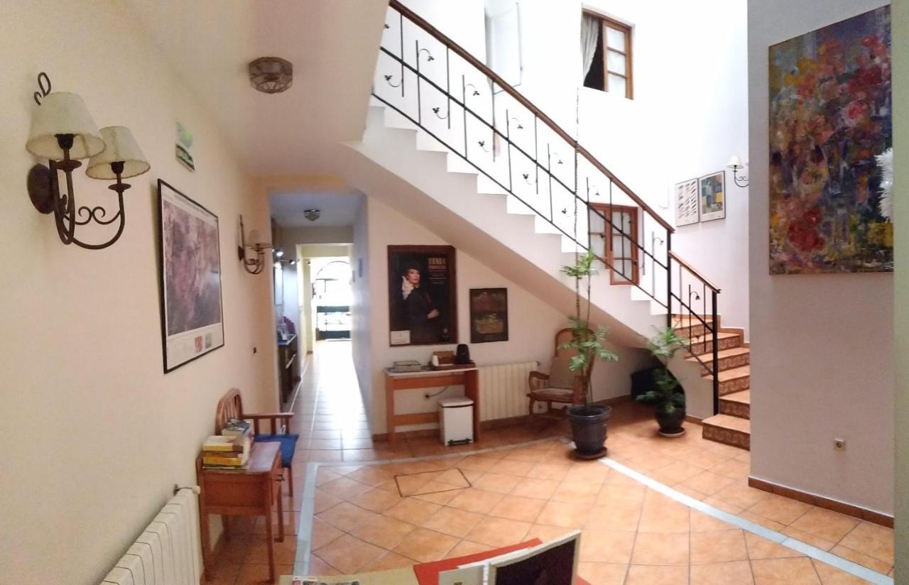 Morales Hotel *